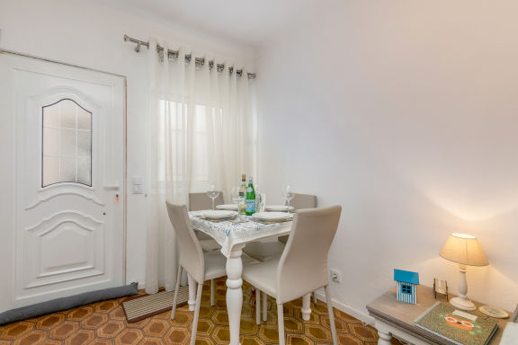 Typical Fisherman's Cottage with sea view!