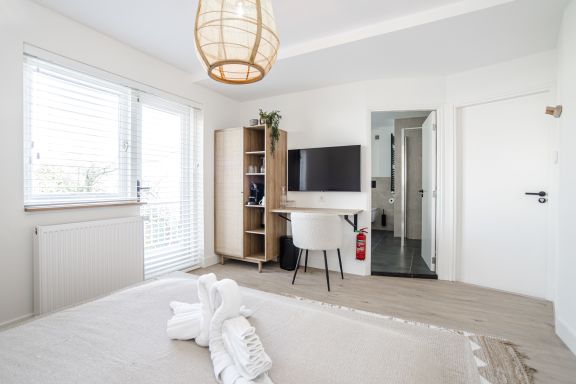 Marley’s Beachhouse - Luxury Guest Room with balcony