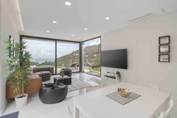 Haus mit Pool und Meerblick, Perle von Calheta