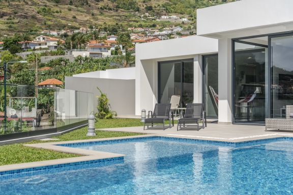 Haus mit Pool und Meerblick, Perle von Calheta