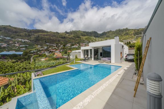 Haus mit Pool und Meerblick, Perle von Calheta