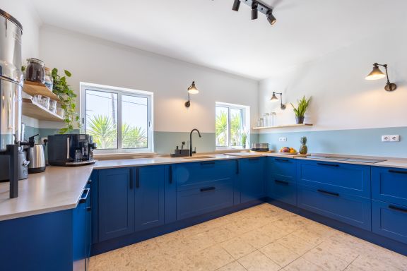 Casa Skip - 4 bedroom villa with lush garden!