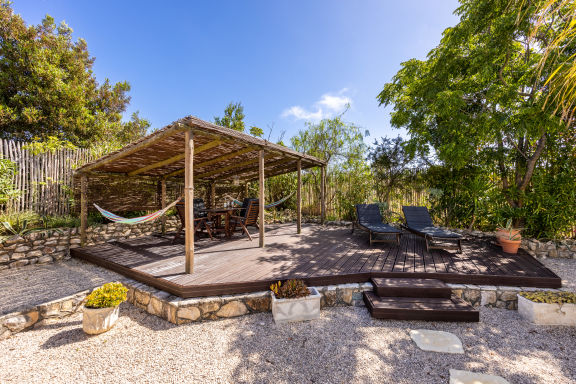 Casa Skip - 4 bedroom villa with lush garden!
