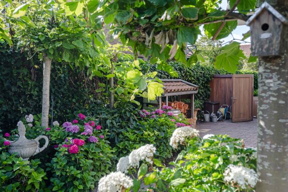 Bed and Beach - Escape to Your Private Oasis in Zandvoort!