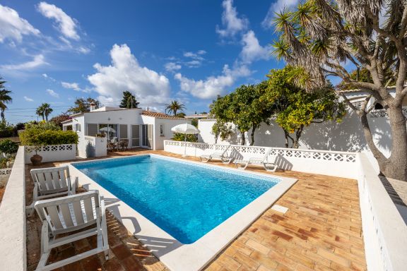 Casa Coruja - amazing cozy family home with pool and sea view