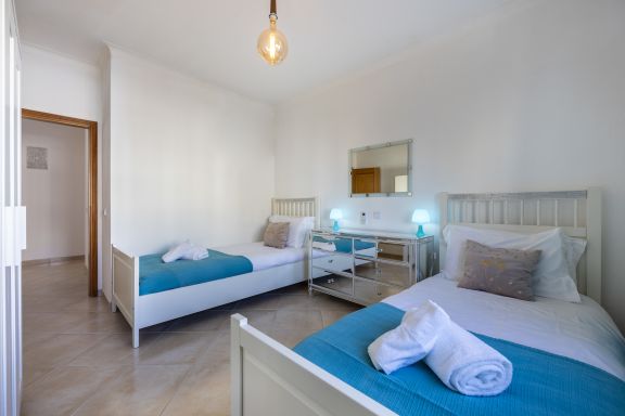 Casa Flamingo Lagos close to Dona Ana beach