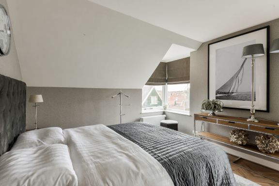 Volendam Old Bridge Residence R4 