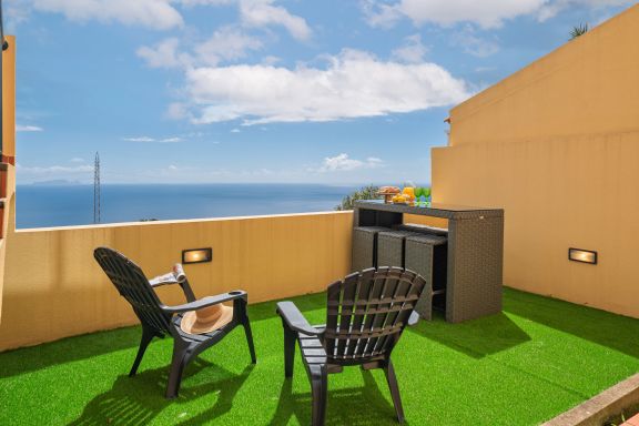 With sea view - Strategic Sunset House