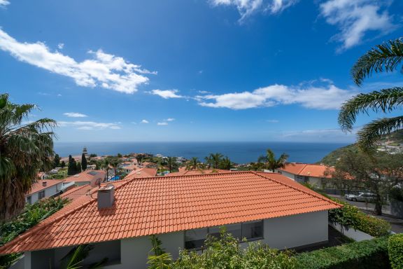 Piscine privée et vue sur la mer - Villa tropicale