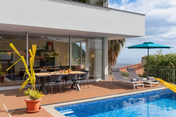 Piscine privée et vue sur la mer - Villa tropicale