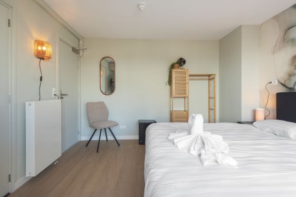 Coastal Inn - Private Room + Balcony