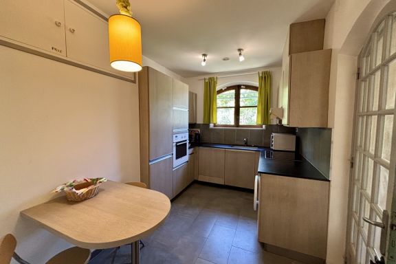 Villa familiale avec piscine et terrasse ombragée