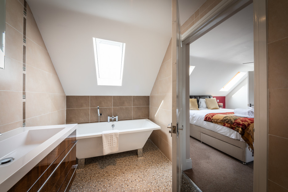 Bath tub