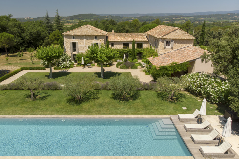 Magnifique maison en pierres à louer avec piscine chauffée en Provence