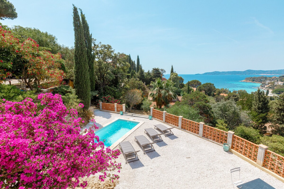 Extérieur, piscine et vue mer 