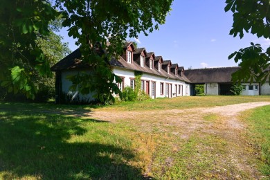 Le gîte est dans la partie la plus à gauche du bâtiment sur cette photo. Dans...