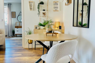 Dining area image 2
