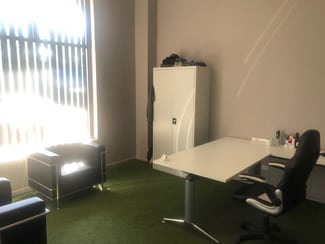 Showrooms / Bulky Goods commercial property leased at U2/15-17 Ern Harley Drive Burleigh Heads QLD 4220