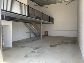 Showrooms / Bulky Goods commercial property leased at 15/102 Hartley Street Bungalow QLD 4870
