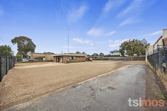 Showrooms / Bulky Goods commercial property leased at 21-23 Milne Avenue Seaford VIC 3198