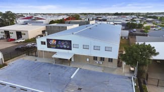 Showrooms / Bulky Goods commercial property sold at 29 Bolewski Street Avoca QLD 4670
