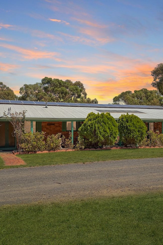 18 Rowes Lane Bowenvale VIC 3465