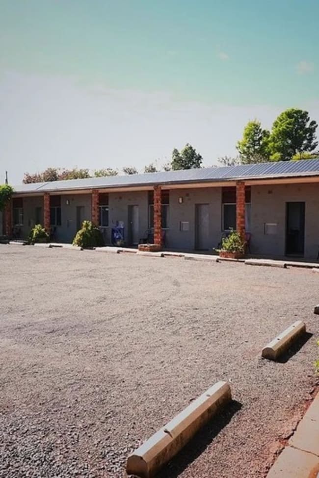 25 Mcgee Street Hillston NSW 2675