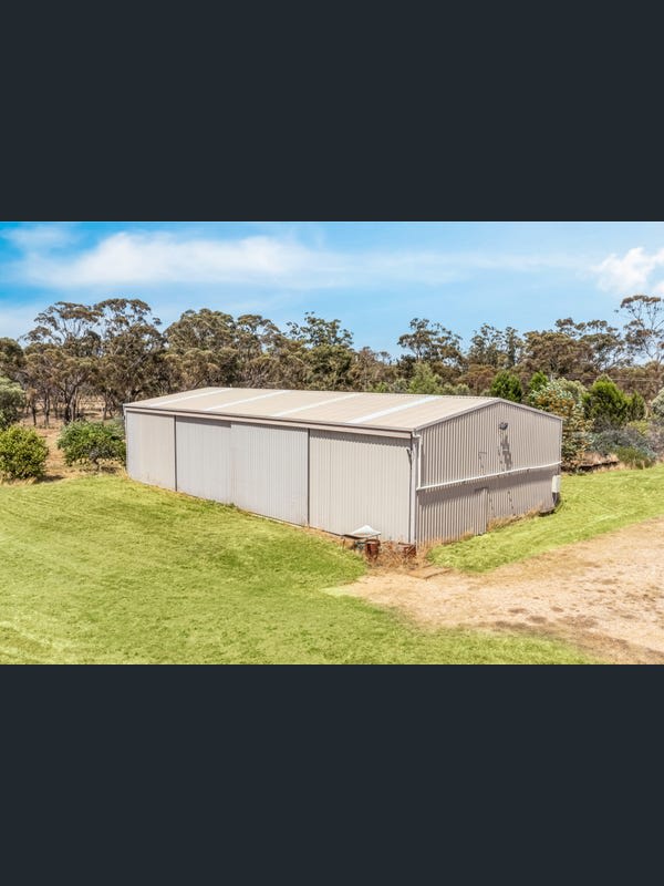 2421 Charlton - St Arnaud Road Coonooer Bridge VIC 3477