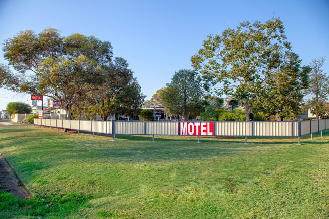7 Caroline St Mitchell QLD 4465 7 Caroline St Mitchell QLD 4465