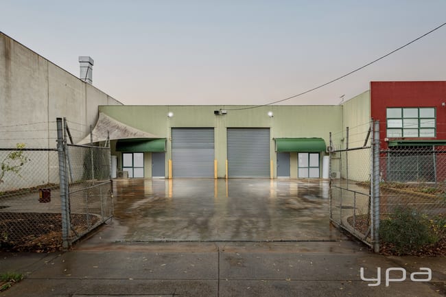1 & 2/20 Loop Road Werribee VIC 3030 1 & 2/20 Loop Road Werribee VIC 3030