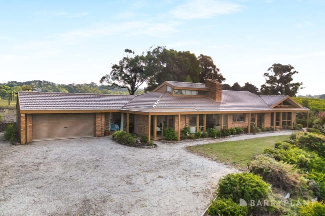 215 Holden Road Seville VIC 3139 215 Holden Road Seville VIC 3139