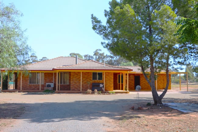 18 Learys Lane Coolamon NSW 2701