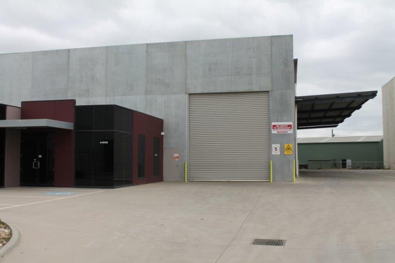 Click to view all images 25 Bormar Drive Pakenham VIC 3810 - Image 2