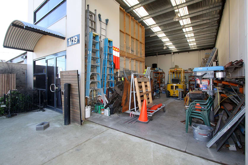 Click to view all images 1/19 Bennetts Road Mornington VIC 3931 - Image 2