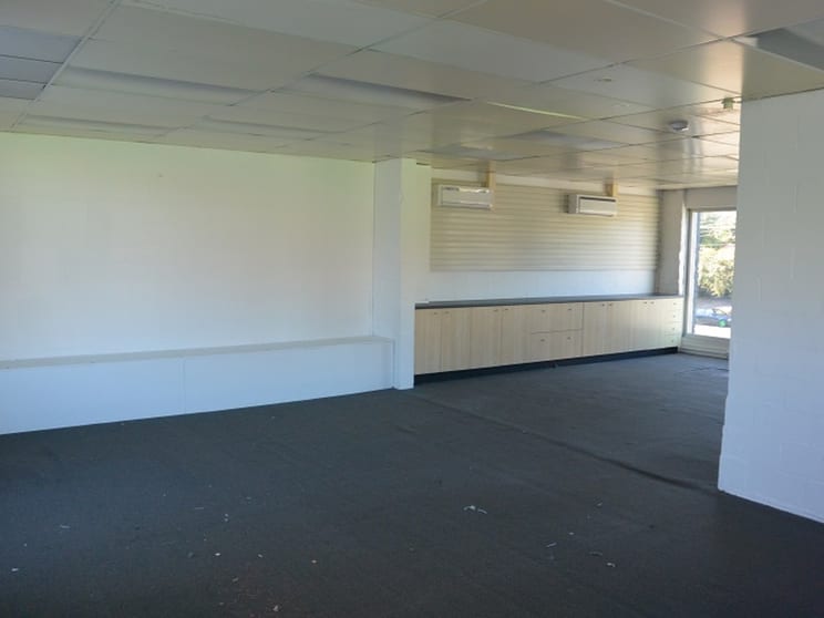 Click to view all images 1/25 Captain Cook Drive Caringbah NSW 2229 - Image 2