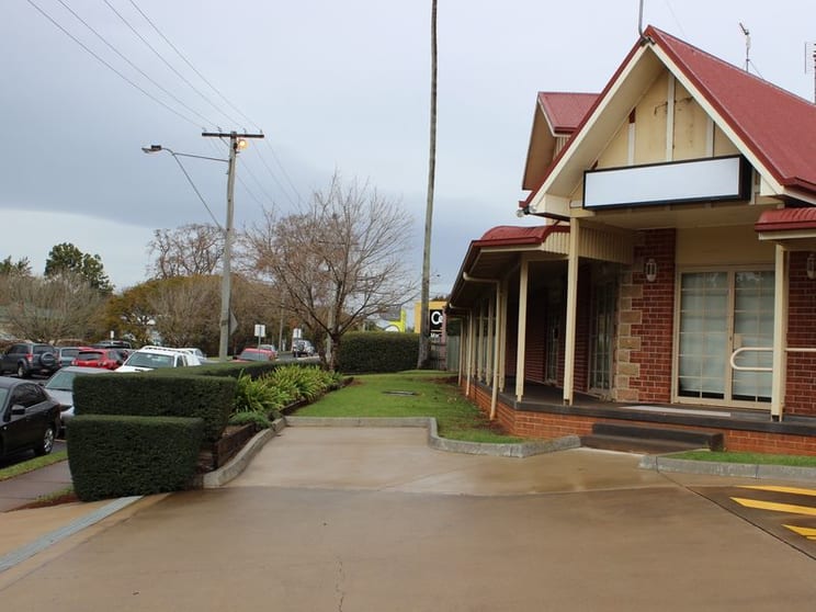 Click to view all images 3/17 Kitchener Street East Toowoomba QLD 4350 - Image 2