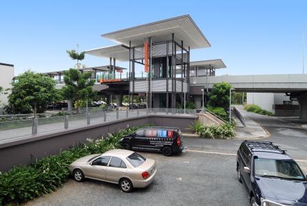 Click to view all images 4/2 Old Cleveland Road Greenslopes QLD 4120 - Image 3