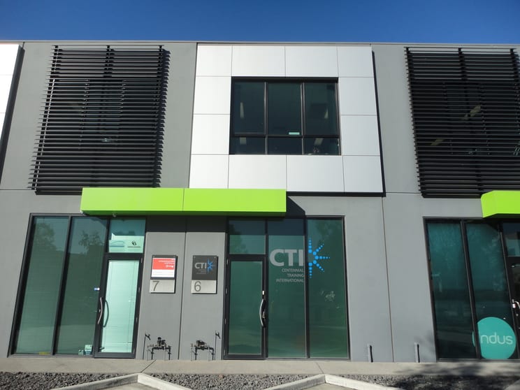 Click to view all images 6/34 Wirraway Drive Port Melbourne VIC 3207 - Image 2