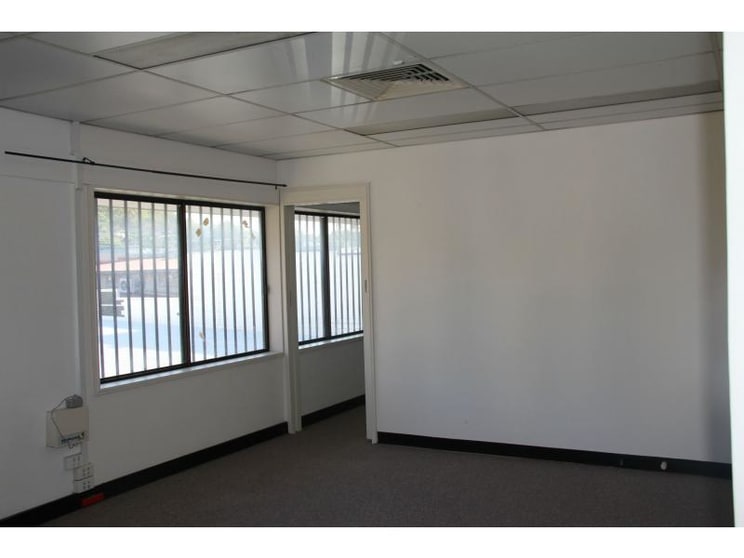 Click to view all images 3/1712 Gold Coast Highway Burleigh Heads QLD 4220 - Image 3