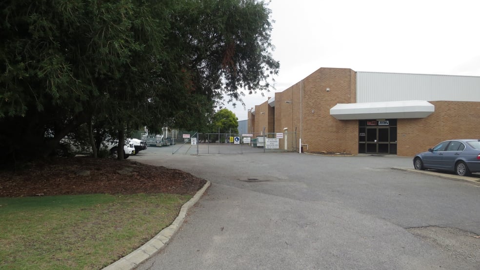 Click to view all images 2/8 Glassford Road Kewdale WA 6105 - Image 3