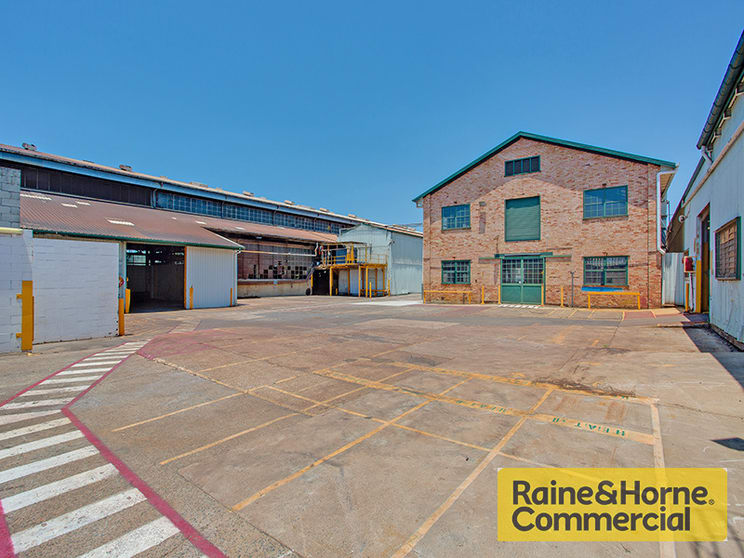 Click to view all images 2A-3B/185 Toombul Road Northgate QLD 4013 - Image 1