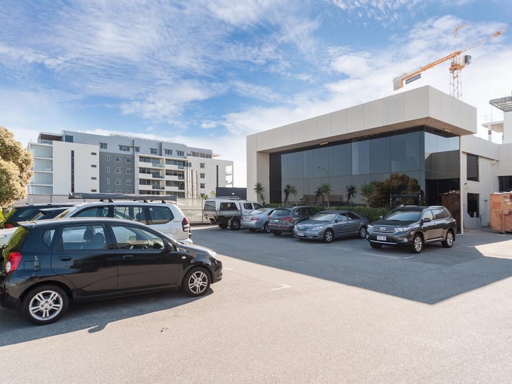 Click to view all images 15 McCabe Street North Fremantle WA 6159 - Image 2