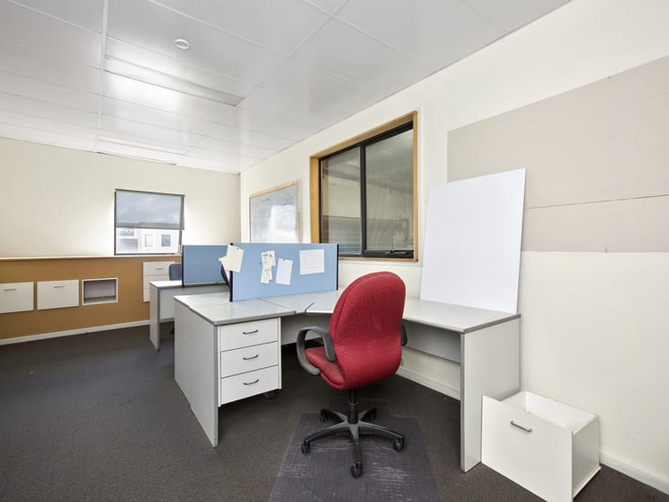 Click to view all images 1/8 Fuji Crescent Mornington VIC 3931 - Image 3