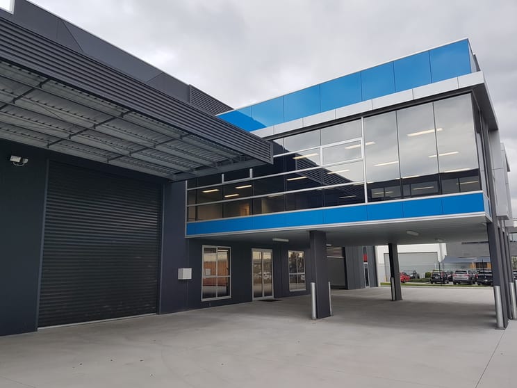 Click to view all images 5 - 7 Kimpton Way Altona VIC 3018 - Image 1