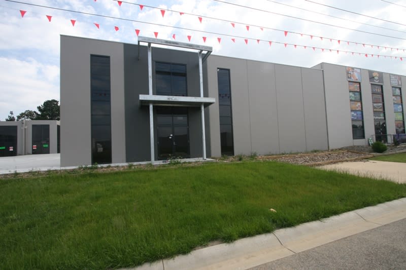 Click to view all images 12/23-25 Sharnet Circuit Pakenham VIC 3810 - Image 2