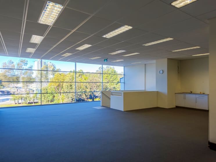 Click to view all images 2/4 Hawke Street Kincumber NSW 2251 - Image 2