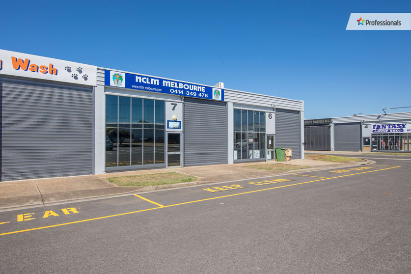 Click to view all images 7/8 Norton Drive Melton VIC 3337 - Image 2