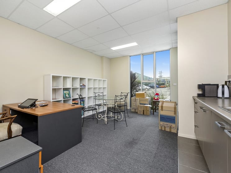 Click to view all images 2/35 Progress Street Mornington VIC 3931 - Image 2