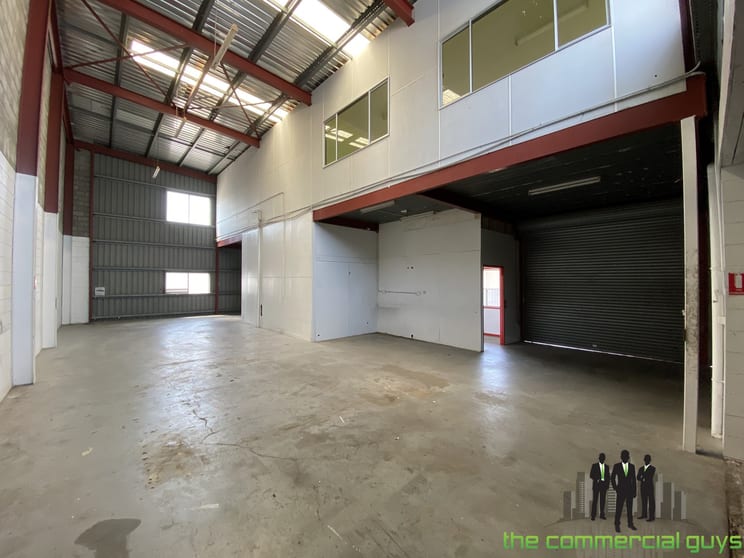 Click to view all images 32-34 Portwood St Redcliffe QLD 4020 - Image 3