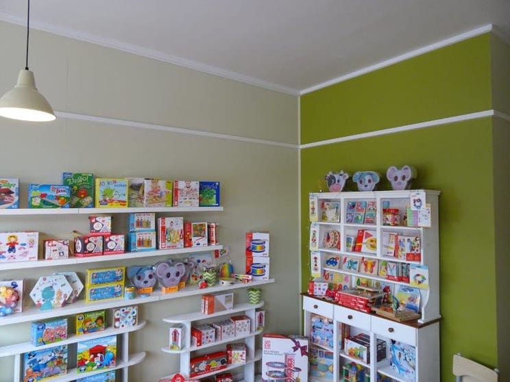 Click to view all images 6 Hewish Road Croydon VIC 3136 - Image 2